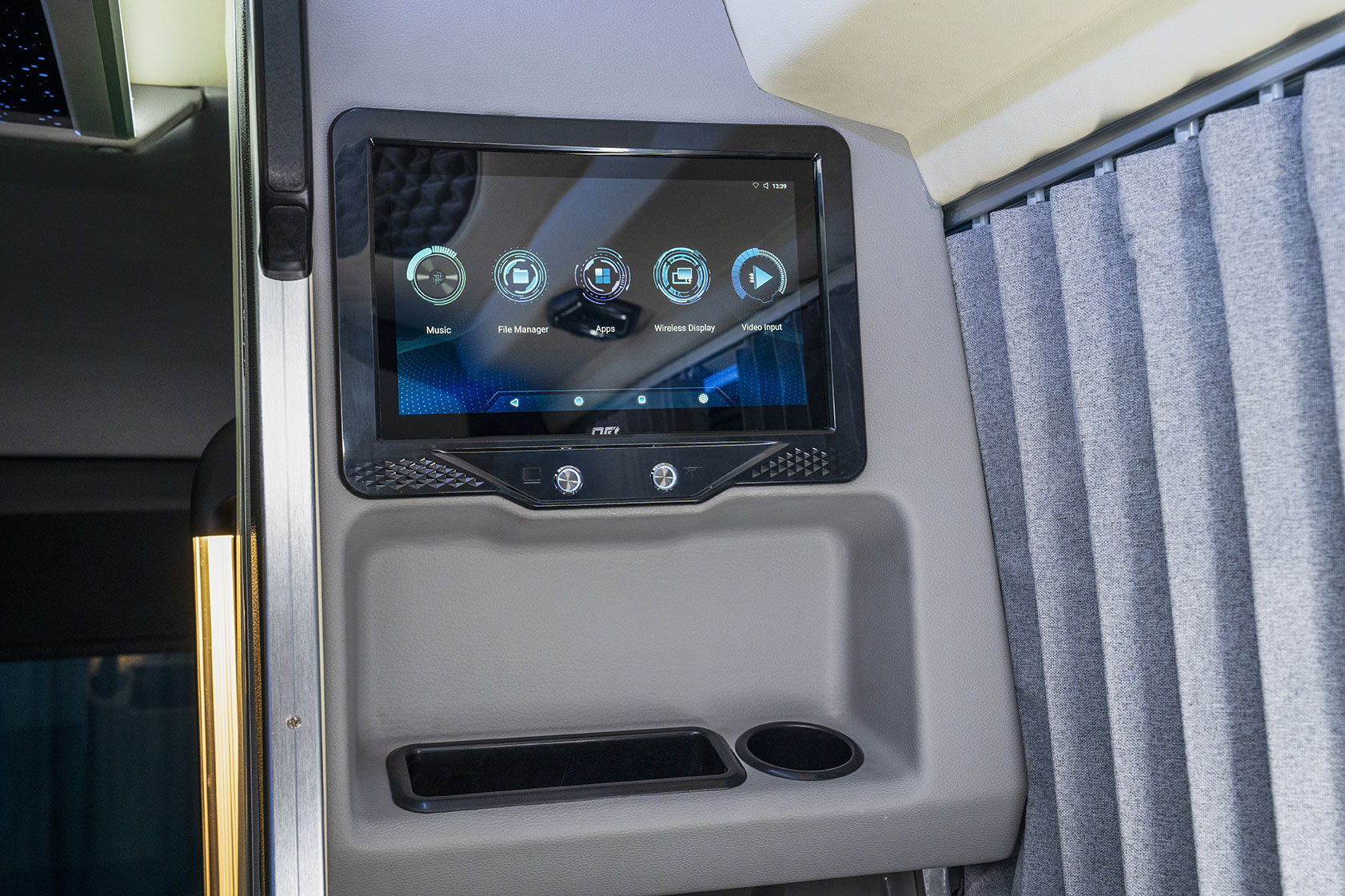 ENTERTAINMENT SCREEN