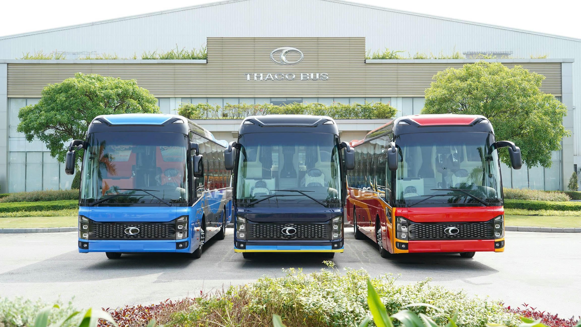 THACO Bus: Made-in-Vietnam bus brand reaching ASEAN level