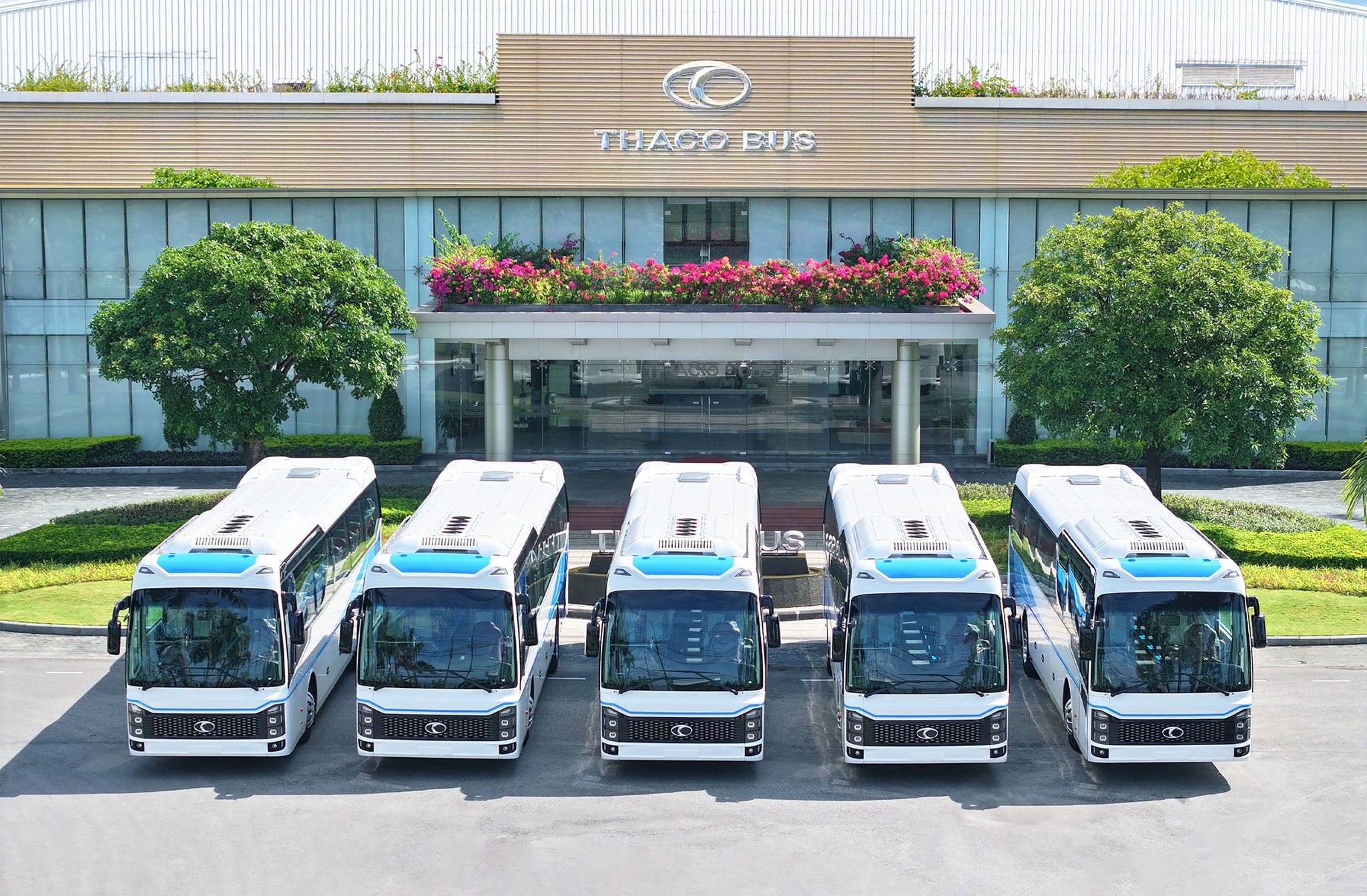 THACO BUS LEADS THE BUS SEGMENT IN VIETNAM