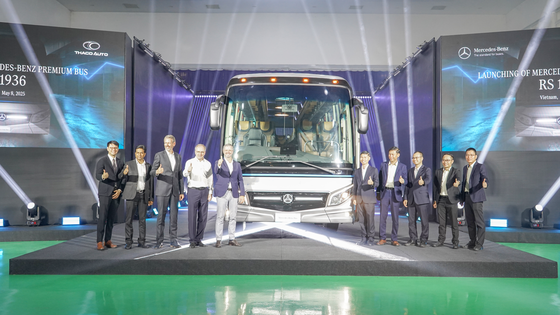 THACO AUTO EXPORTS MERCEDES-BENZ PREMIUM BUSES TO THAILAND