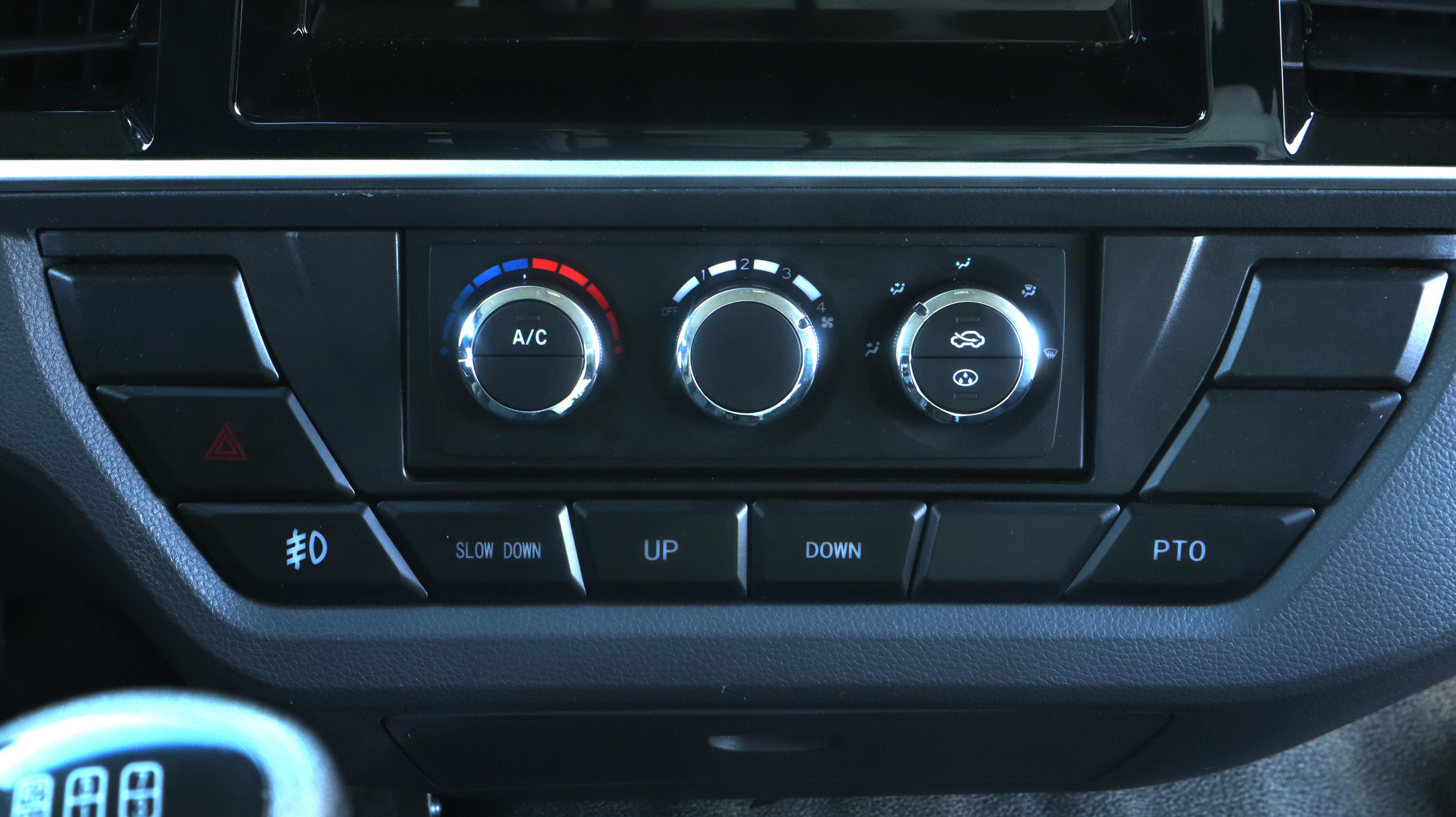 AIR CONDITIONER