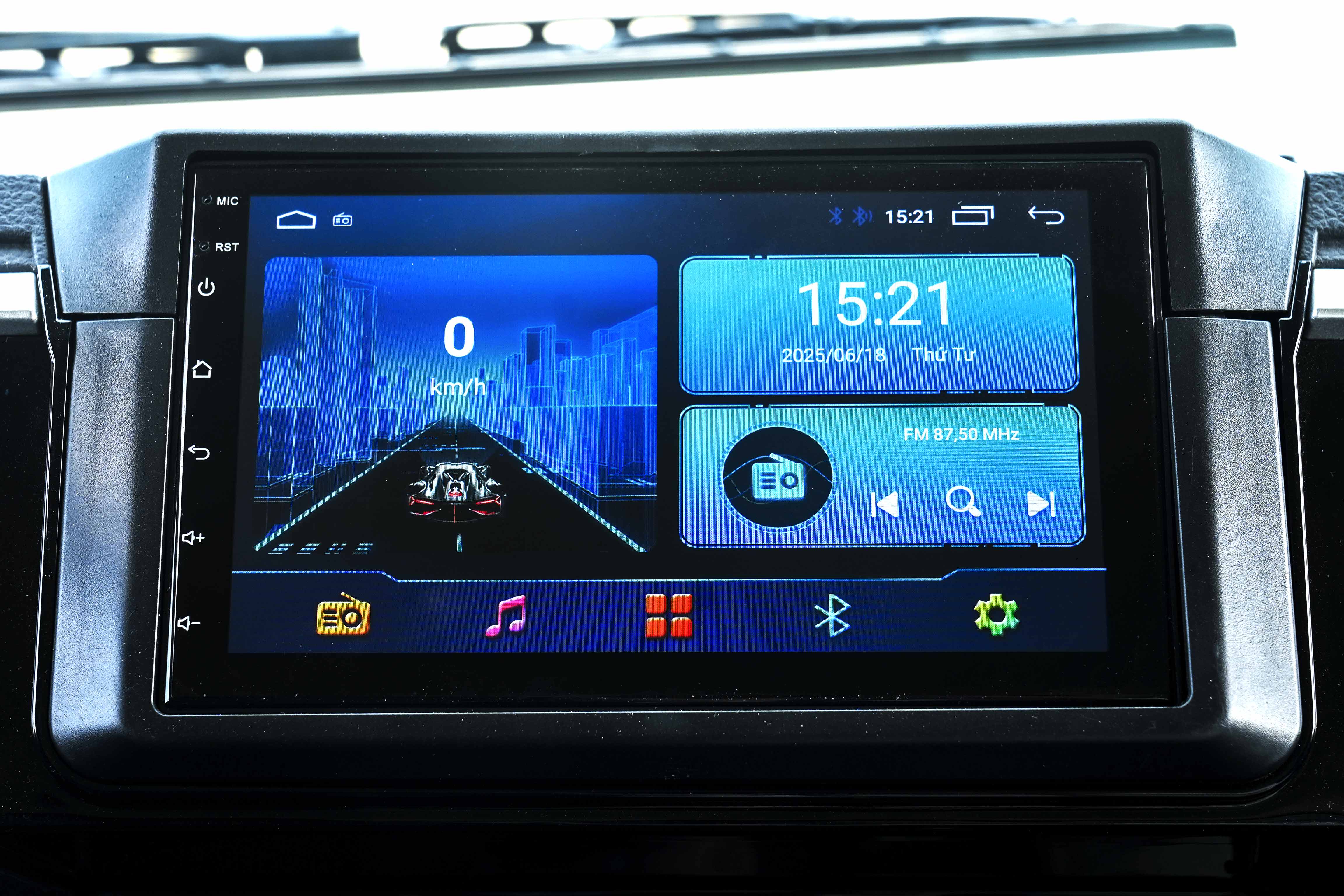 ENTERTAINMENT SCREEN